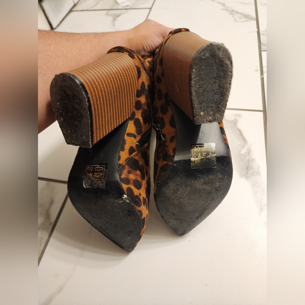 Dark Leopard Print Booties Size 7.5 - image 4